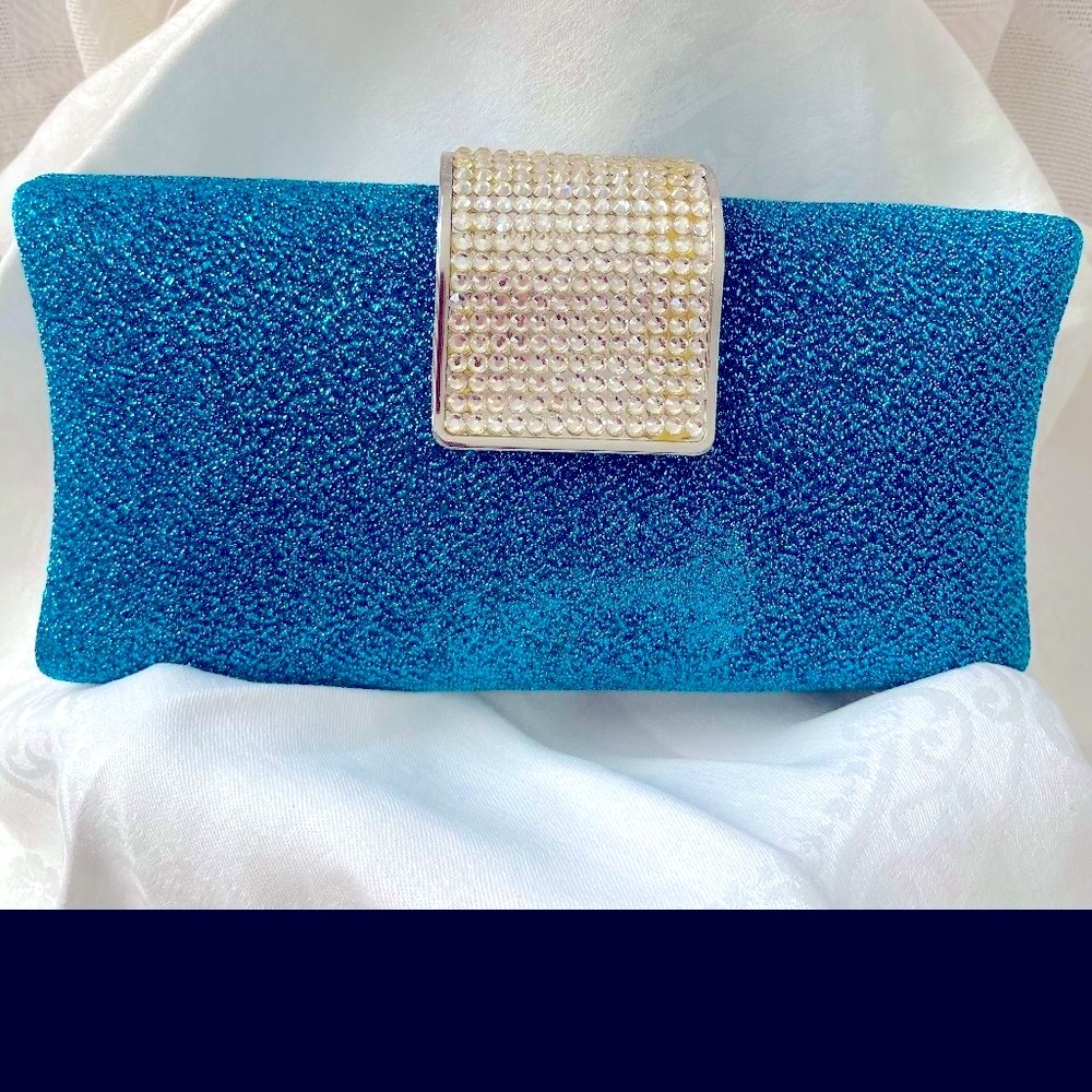 🔥HOST PICK🔥AQUAMARINE COCKTAIL BAG w/ JEWELED CLASP & DETACHABLE  CHAIN STRAP